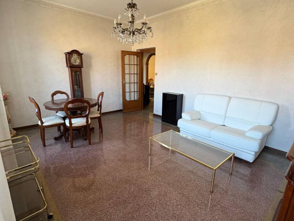 appartamento in vendita a Genova in zona Staglieno