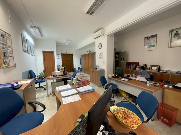 ufficio in vendita a Genova in zona Sampierdarena