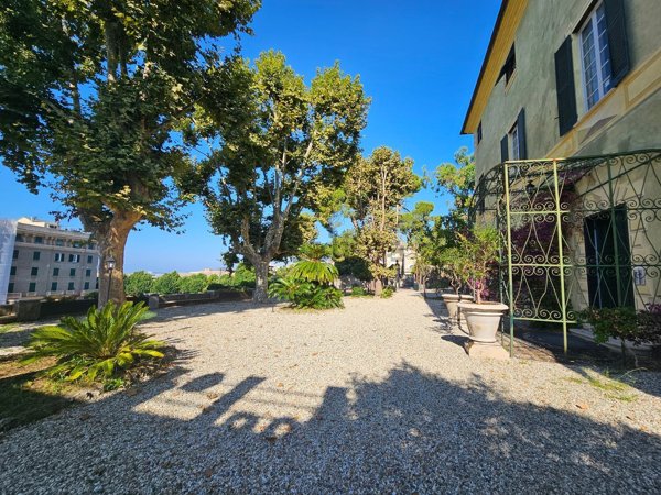 appartamento in vendita a Genova in zona Sestri Ponente