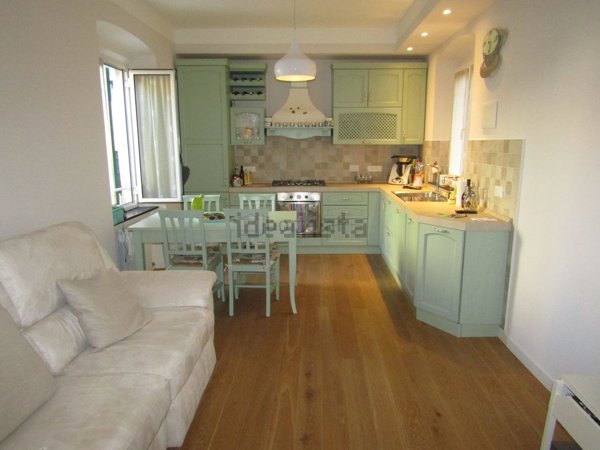 appartamento in vendita a Genova in zona Quarto dei Mille