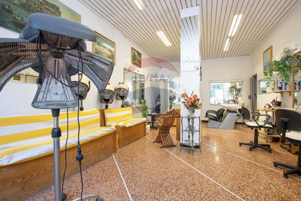 negozio in vendita a Genova in zona Pegli
