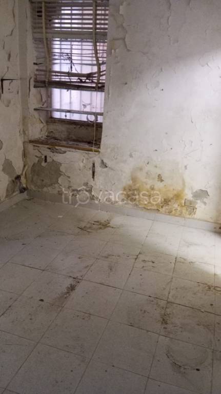 locale commerciale in vendita a Genova