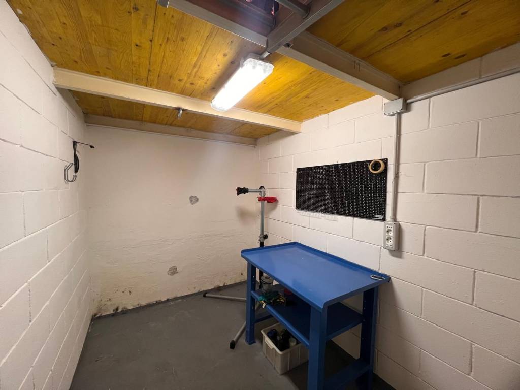 locale commerciale in vendita a Genova in zona Marassi