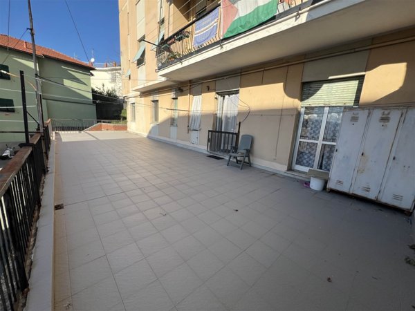 appartamento in vendita a Genova in zona Rivarolo
