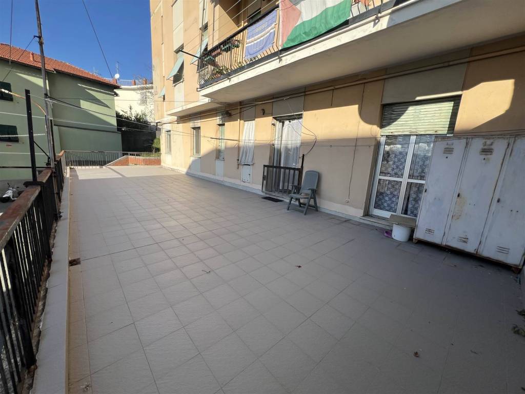 appartamento in vendita a Genova in zona Rivarolo