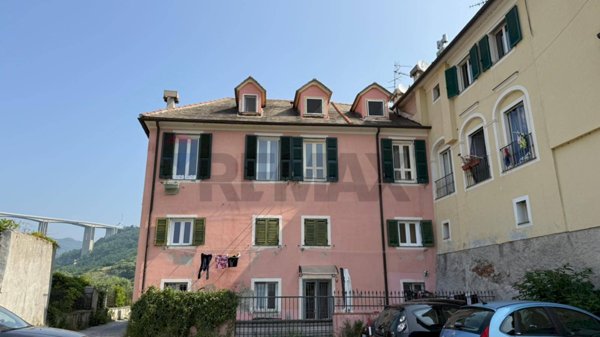 appartamento in vendita a Genova in zona Acquasanta