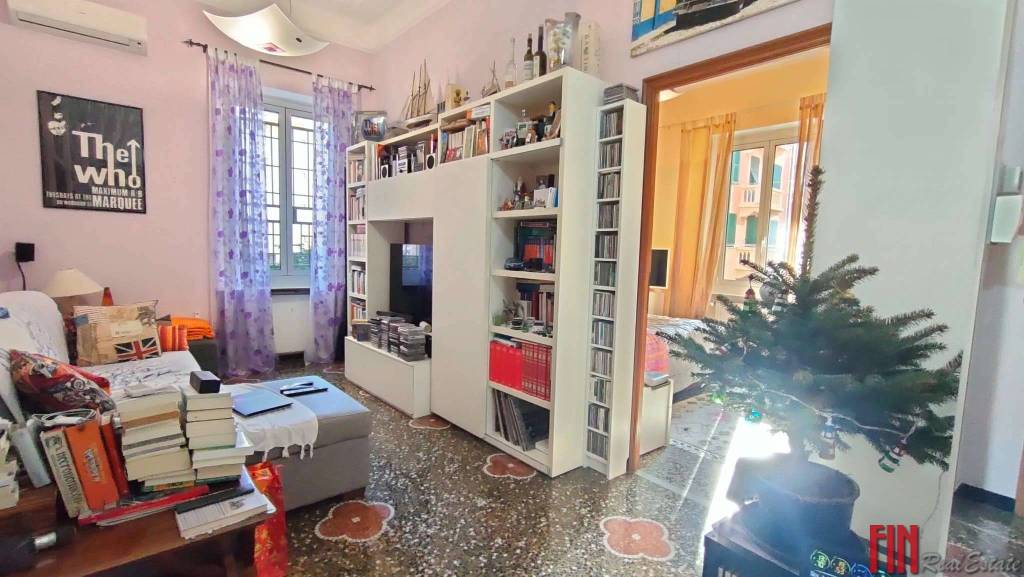 appartamento in vendita a Genova in zona Sestri Ponente