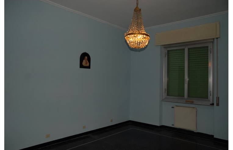 appartamento in vendita a Genova in zona Rivarolo