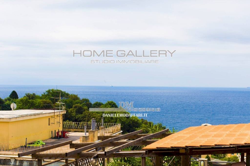 appartamento in vendita a Genova in zona Sturla