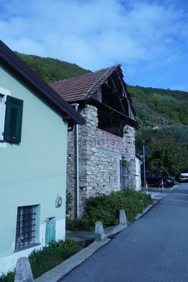 appartamento in vendita a Genova in zona Struppa