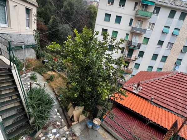 appartamento in vendita a Genova in zona Marassi