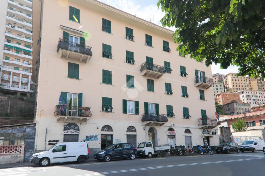 appartamento in vendita a Genova in zona Staglieno