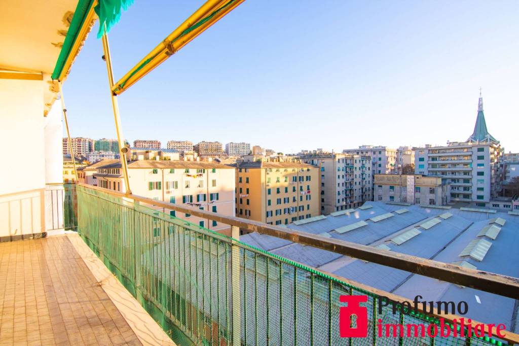 appartamento in vendita a Genova in zona Foce