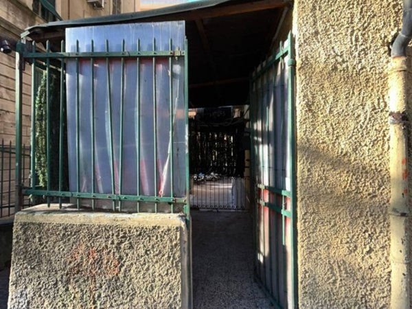 locale commerciale in vendita a Genova in zona Bolzaneto