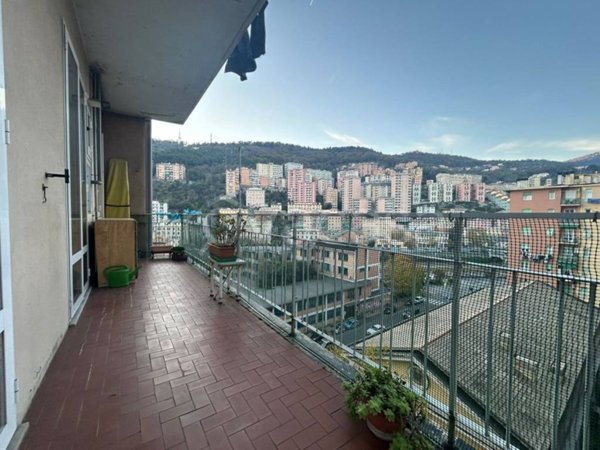 appartamento in vendita a Genova in zona Staglieno