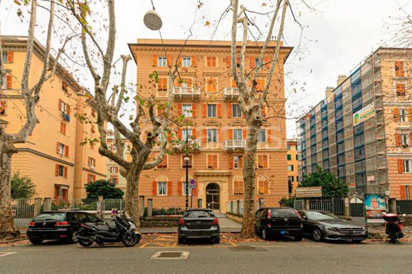 appartamento in vendita a Genova in zona Foce