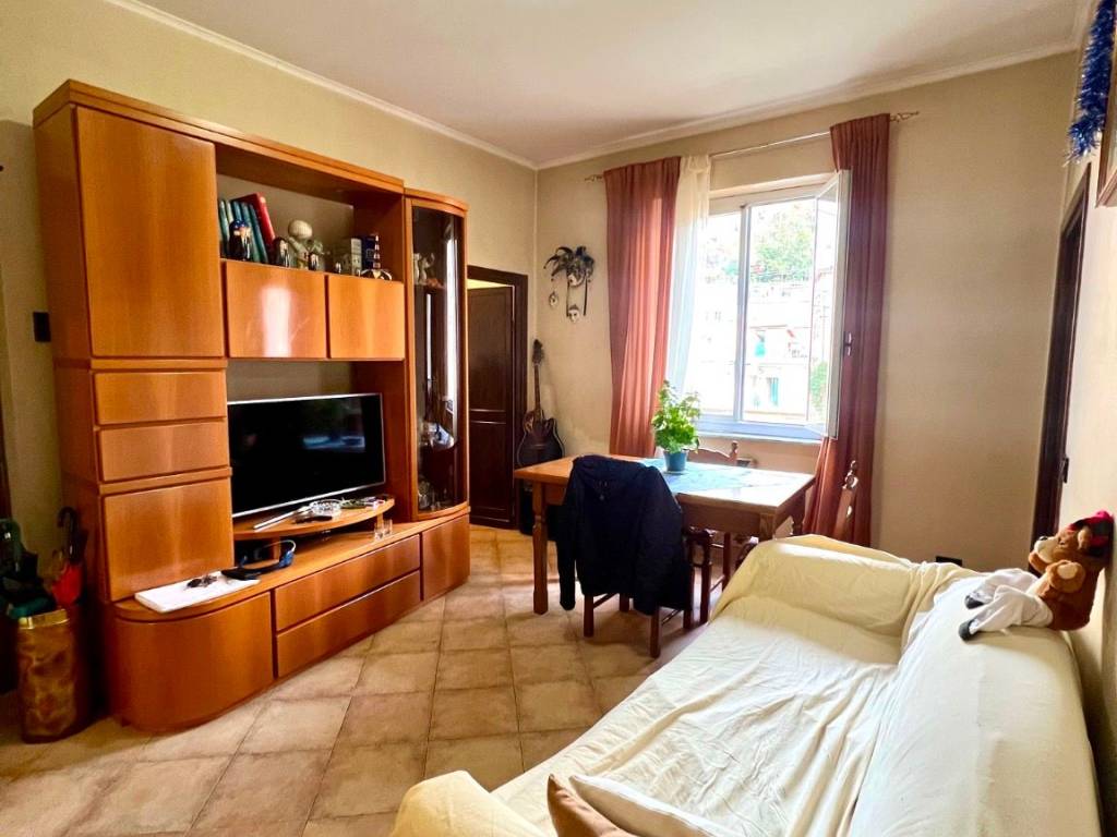 appartamento in vendita a Genova in zona Rivarolo