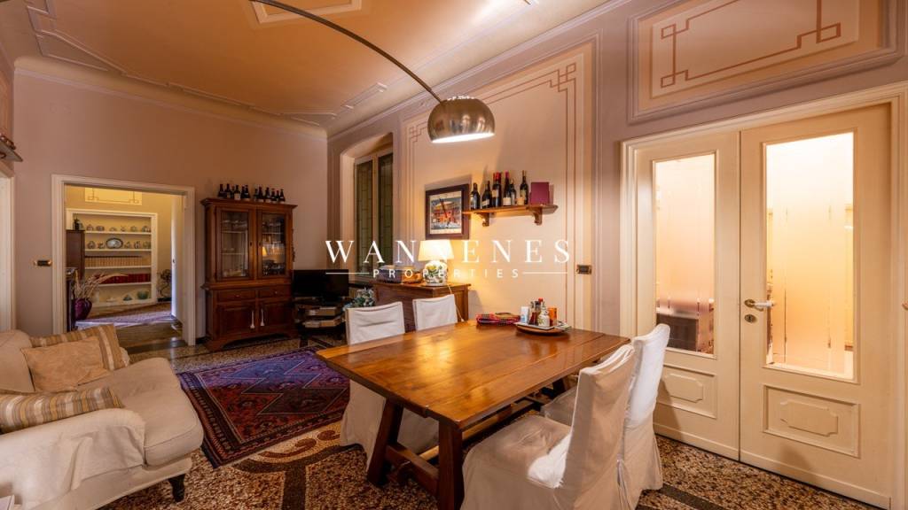 appartamento in vendita a Genova in zona Carignano