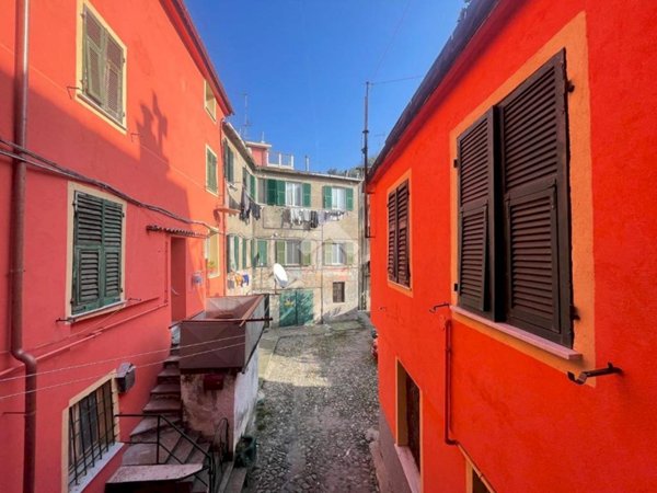 pentavano in vendita a Genova in zona Pontedecimo