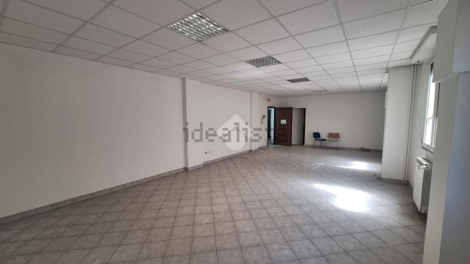 locale commerciale in vendita a Genova in zona Sampierdarena