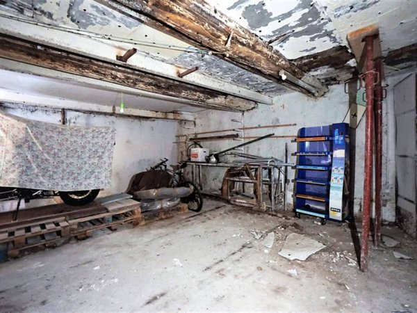 locale commerciale in vendita a Genova in zona Centro Storico