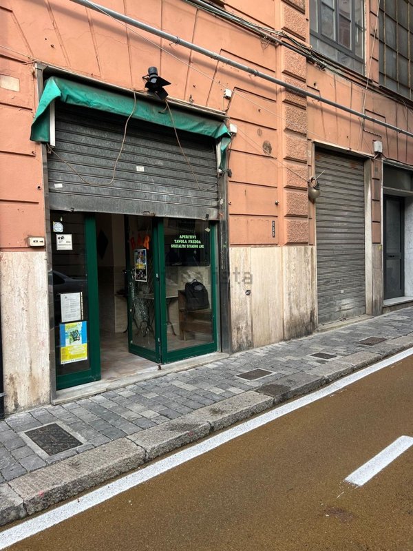 locale commerciale in vendita a Genova in zona Sampierdarena