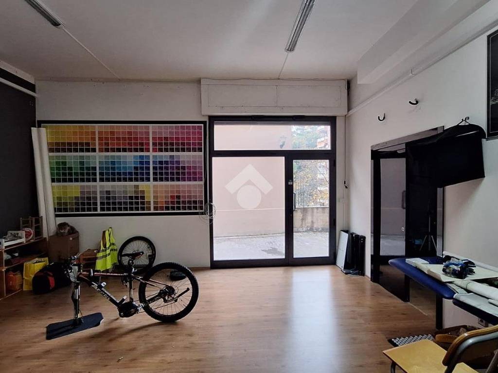 negozio in vendita a Genova in zona Lagaccio / Granarolo