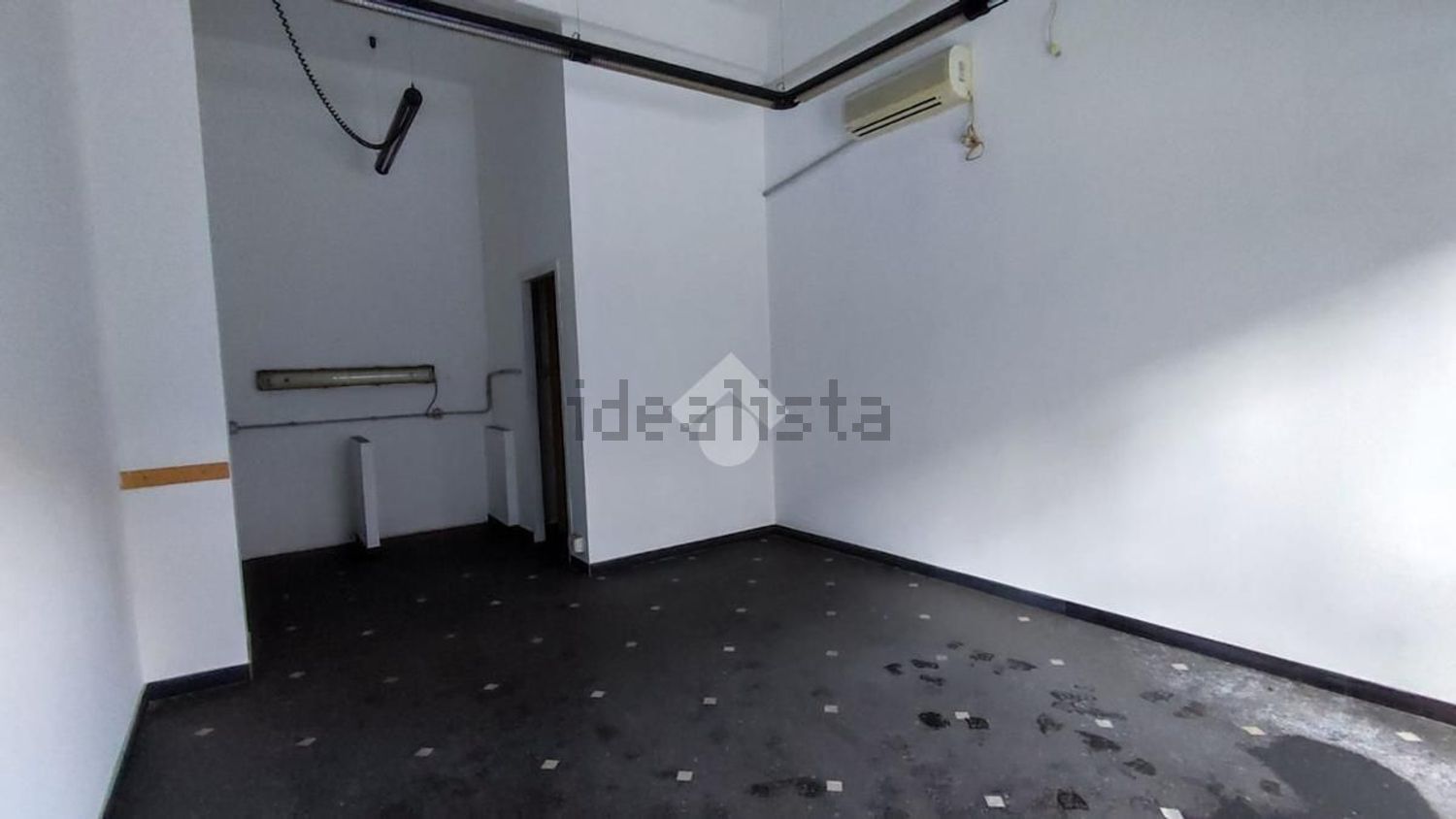 negozio in vendita a Genova in zona Pontedecimo