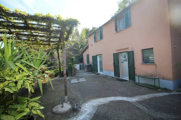 casa indipendente in vendita a Genova in zona Voltri