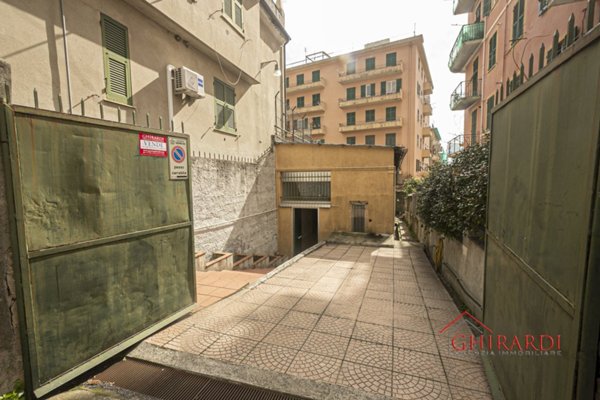 appartamento in vendita a Genova in zona Sestri Ponente