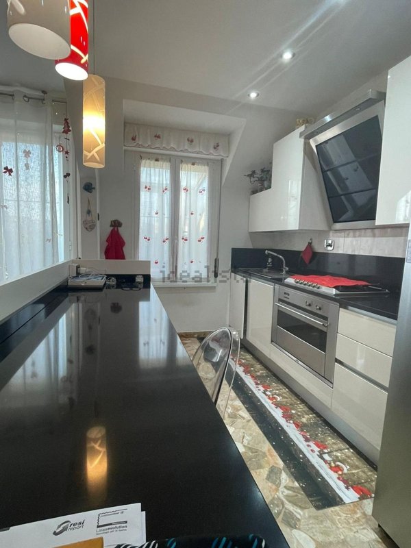 appartamento in vendita a Genova in zona Sturla