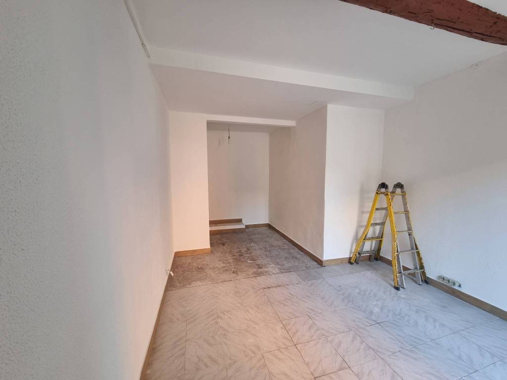 locale di sgombero in vendita a Genova in zona Cornigliano