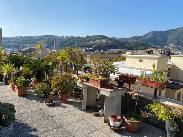 appartamento in vendita a Genova in zona Certosa