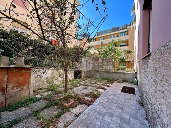 appartamento in vendita a Genova in zona Pegli
