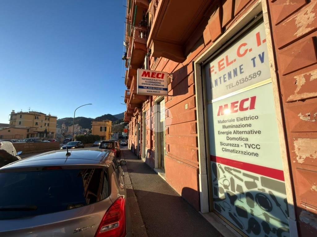 negozio in vendita a Genova in zona Voltri