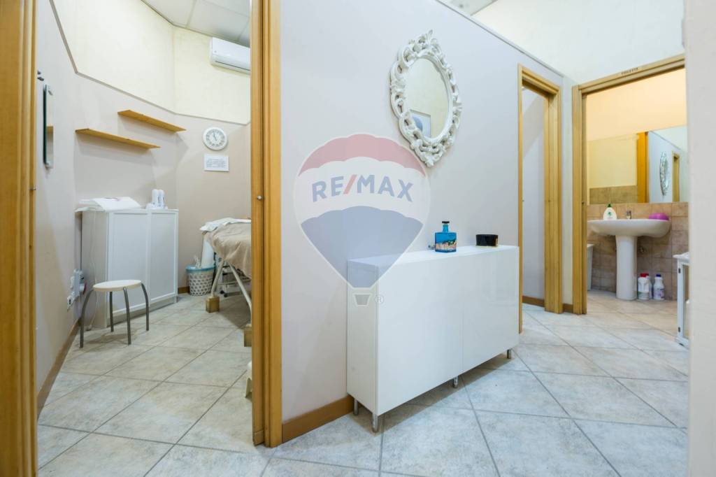 negozio in vendita a Genova in zona Sestri Ponente