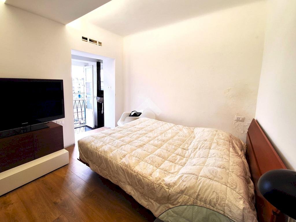 appartamento in vendita a Genova in zona Sottoripa / Maddalena / Molo