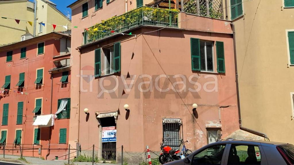 negozio in vendita a Genova in zona Voltri