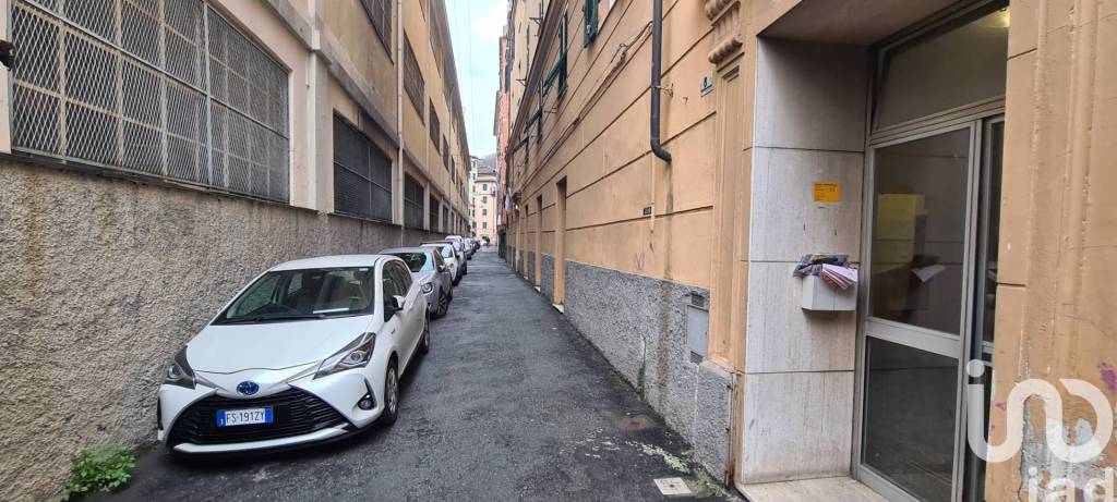 locale di sgombero in vendita a Genova in zona Sampierdarena