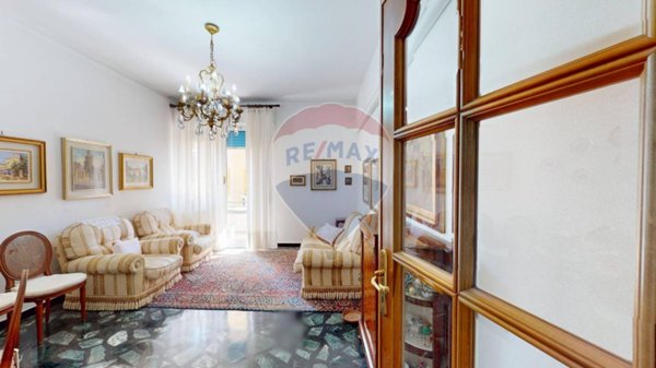 appartamento in vendita a Genova in zona Sestri Ponente