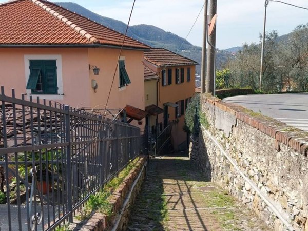 appartamento in vendita a Genova in zona Struppa