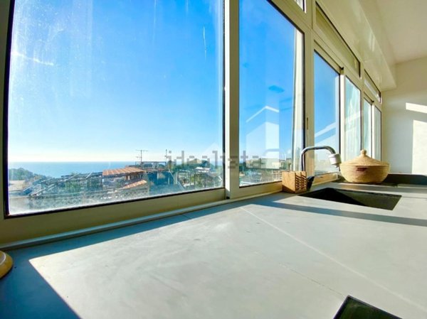 appartamento in vendita a Genova in zona Quarto dei Mille