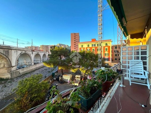 appartamento in vendita a Genova in zona Quarto dei Mille
