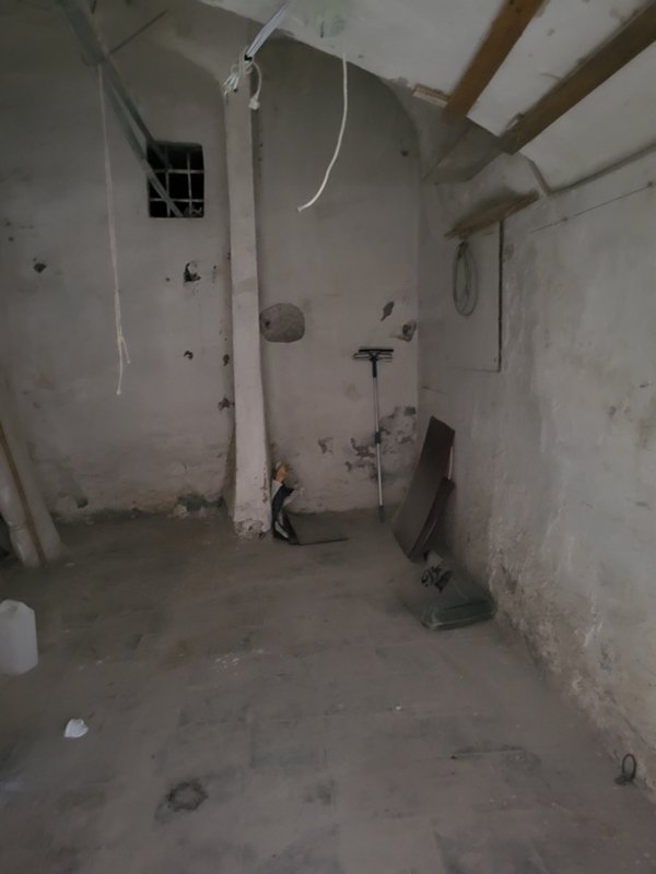 negozio in vendita a Genova in zona Sottoripa / Maddalena / Molo