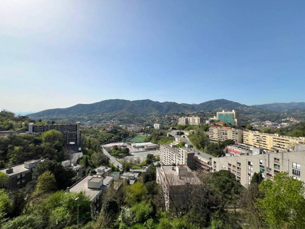 appartamento in vendita a Genova in zona Rivarolo