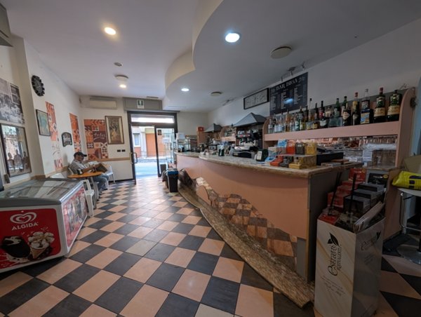 negozio in vendita a Genova in zona Marassi