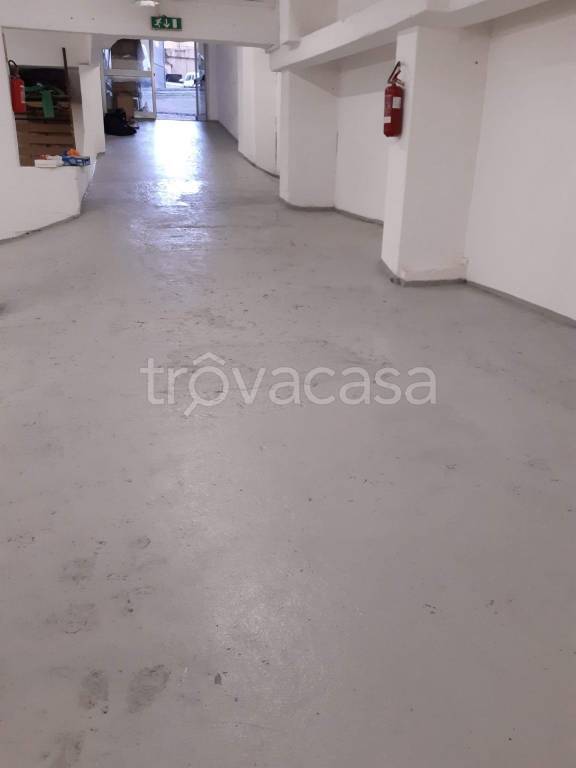 negozio in vendita a Genova in zona Sampierdarena