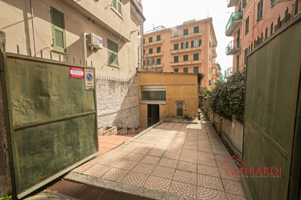 appartamento in vendita a Genova in zona Sestri Ponente