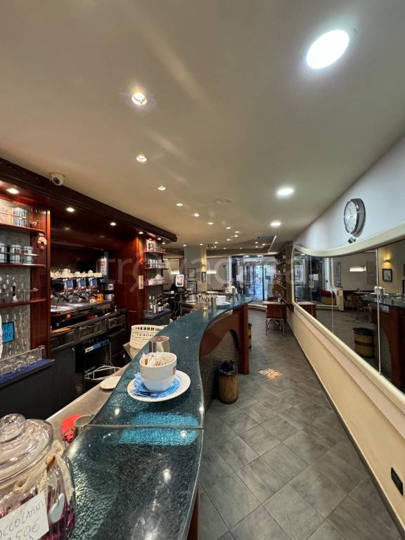 negozio in vendita a Genova in zona Sestri Ponente