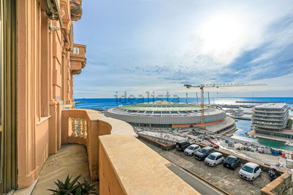 appartamento in vendita a Genova in zona Carignano